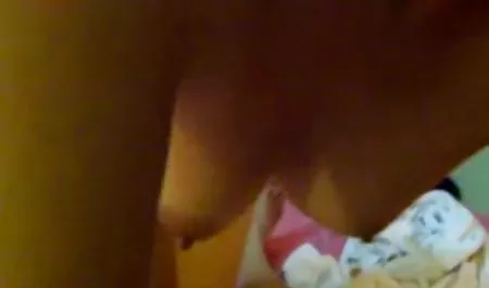 پدربزرگ نگران به آرامی نوه باردار خود یوگا سکس را سرخ می کند