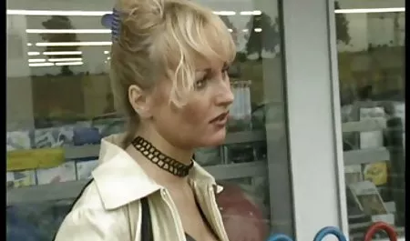 از blowjob آماتور با پستانک ژاپنی بر سکس در والیبال روی دوربین