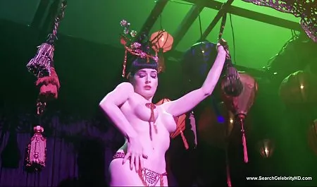 این دختر در زندان است و به یاد می آورد که چگونه با محبوب خود رابطه جنسی برقرار کرده است ورزش وسکس