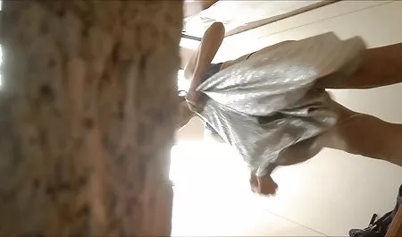 بدون اینکه شلوار جین را از دوست دختر sexورزش جوان بگیرید ، مقعد می شود