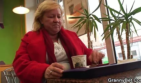 پسر بزرگ با الاغ بزرگ زن سیاه را یوگا و سکس پاره کرد