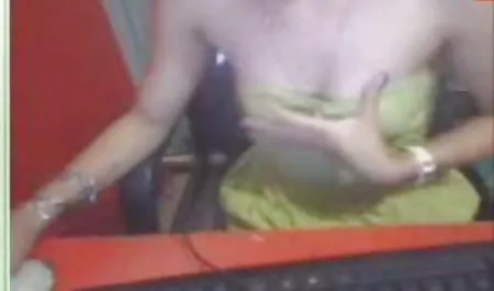 این ورزش باعث ایجاد اسپرم از مرد سکس در باشگاه بدنسازی سیاه پوست شد و صورتش را گرفت