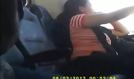 زن با انگشت شادی با dildo شیشه ای روی سکس والیبال زنان دوربین