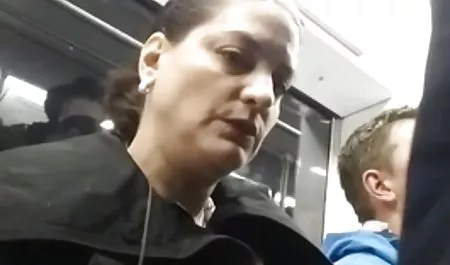 زن آتشین یک آقا یوگا سکس بالغ را اغوا کرد