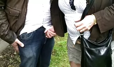 یک سکس ورزش یوگا دانشجوی مو بور موافقت کرد که با یک دانشجوی دیگر خود به رختخواب بپردازد