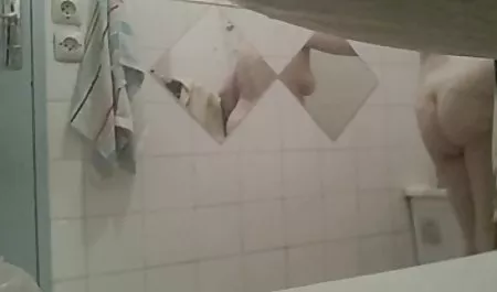 ناله های یوگا و سکس روسی از ویبراتور بیدمشک استمناء