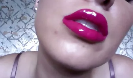 عاشق در خواب یک MILF آبدار می سکس یوگا کند