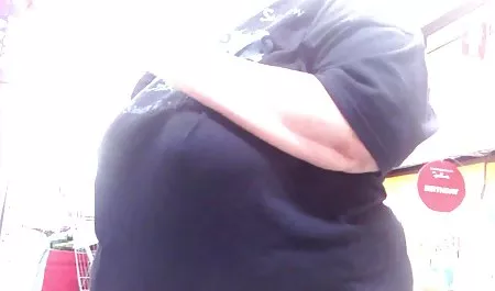 سبزه بوست پسر را در رختخواب ورزش و سکس بزرگ fucks می کند