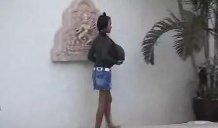 مرد در یک نقطه باریک دوست دختر ورزشsex خود را برای رابطه جنسی گسترش داد