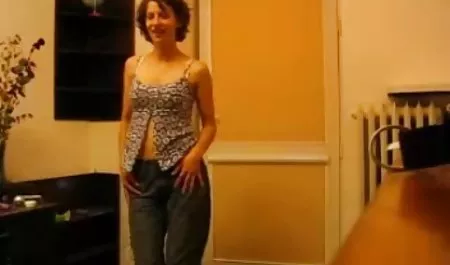 زن فیلم سکس هنگام ورزش سرخ با یک دیک ضخیم در دفتر لعنتی می شود