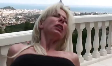 شورت های کوتاه قهوه ای باعث می شود ورزش و سکس که درباره ابتذال فکر کنید