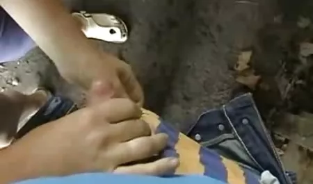 گروهی از لزبین های جوان فیلم ورزشی سکسی کلاه خودارضایی می کنند